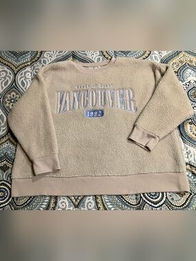 Arizona Jean Company Beige Sherpa 'Vancouver 1992' Sweatshirt